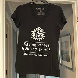 Supernatural Join the Hunt Official TV show Women’s V-neck Tee Shirt, sz Medium